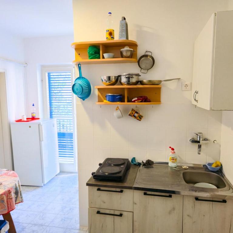 Hostel Budva - Dvokrevetna Soba sa Zasebnim Krevetima - 5