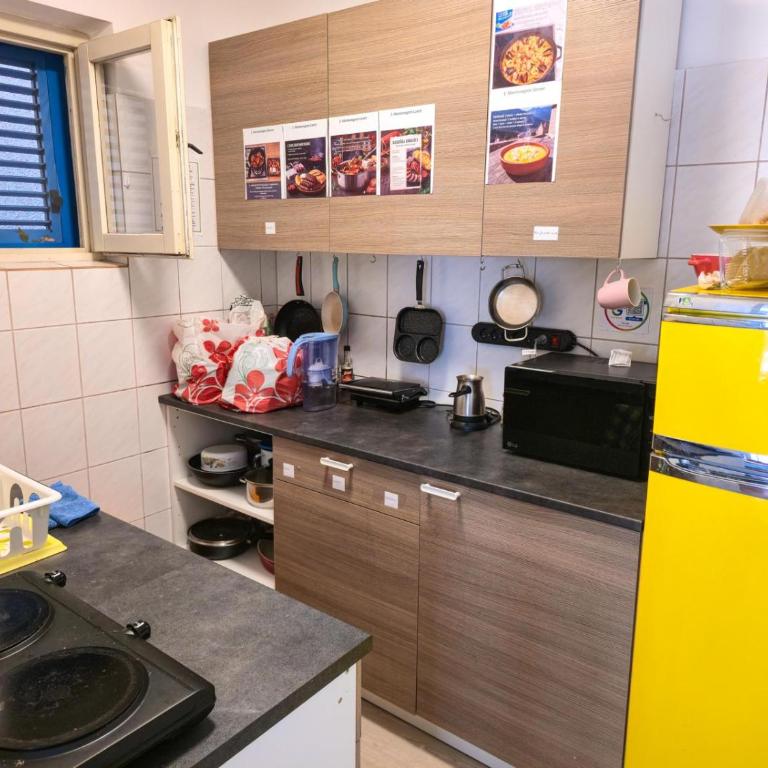 Hostel Budva - Četvorokrevetna Mešovita Spavaonica - 3