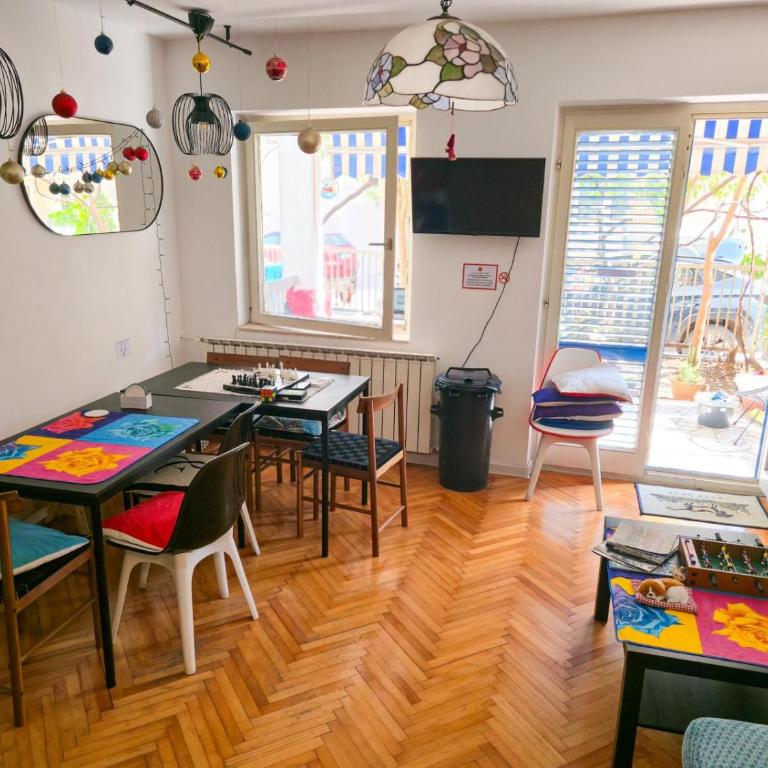 Hostel Budva - Četvorokrevetna Mešovita Spavaonica - 6