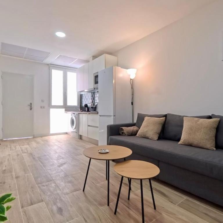 Duplex Retreat with AC in Madrid, Ideal for 4 - Two-Bedroom Deluxe Apartment - 1