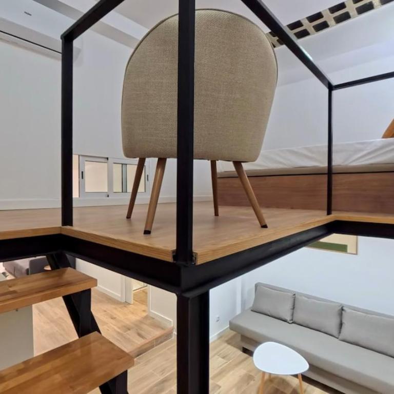 Duplex Retreat with AC in Madrid, Ideal for 4 - Two-Bedroom Deluxe Apartment - 7