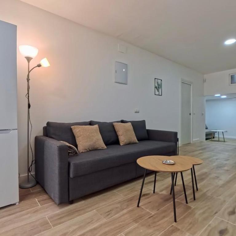 Duplex Retreat with AC in Madrid, Ideal for 4 - Two-Bedroom Deluxe Apartment - 17