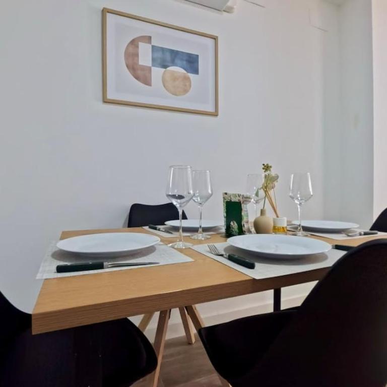 Duplex Retreat with AC in Madrid, Ideal for 4 - Two-Bedroom Deluxe Apartment - 22