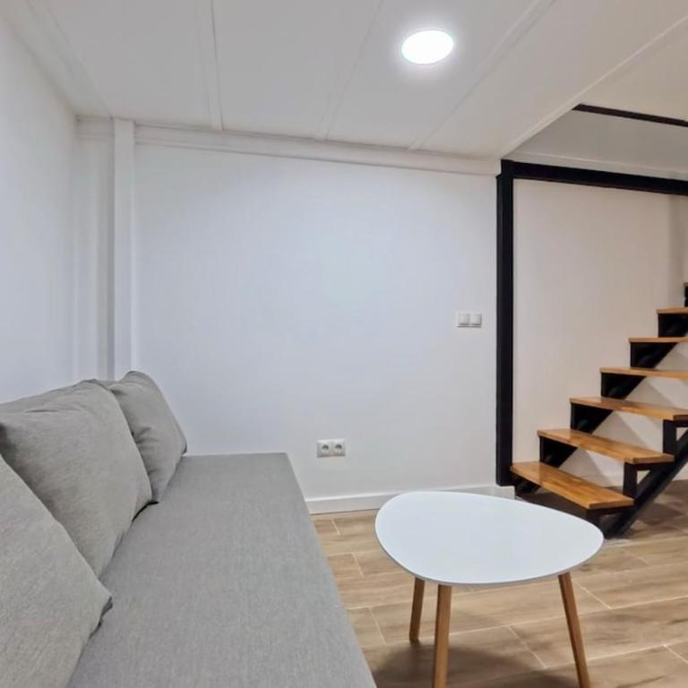 Duplex Retreat with AC in Madrid, Ideal for 4 - Two-Bedroom Deluxe Apartment - 23