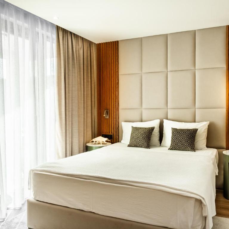 Boutique Hotel Villa Royal - Deluxe Double Room with Side Sea View - 4