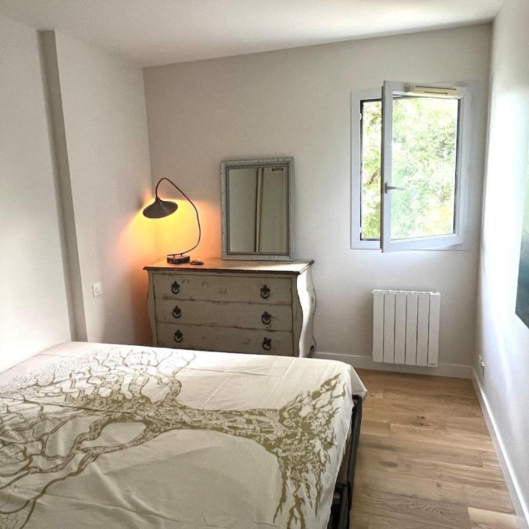 T2 calme, lumineux, entre océan et forêt - Apartment mit 1 Schlafzimmer und Balkon - 4