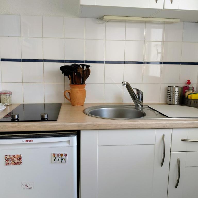 Chaleureux appartement 2 chambres, proche centre-ville et accès mer - Two-Bedroom Apartment - 22