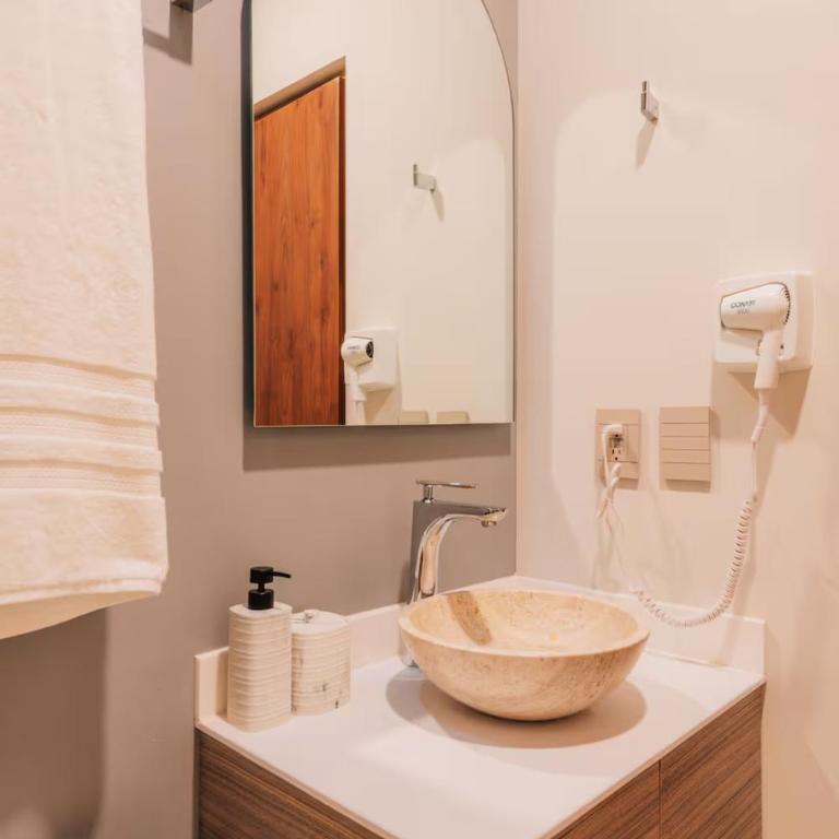BT Homes - Tulum, Moderno cerca del mar con piscina y balcón - Apartamento con vistas y balcón - 15