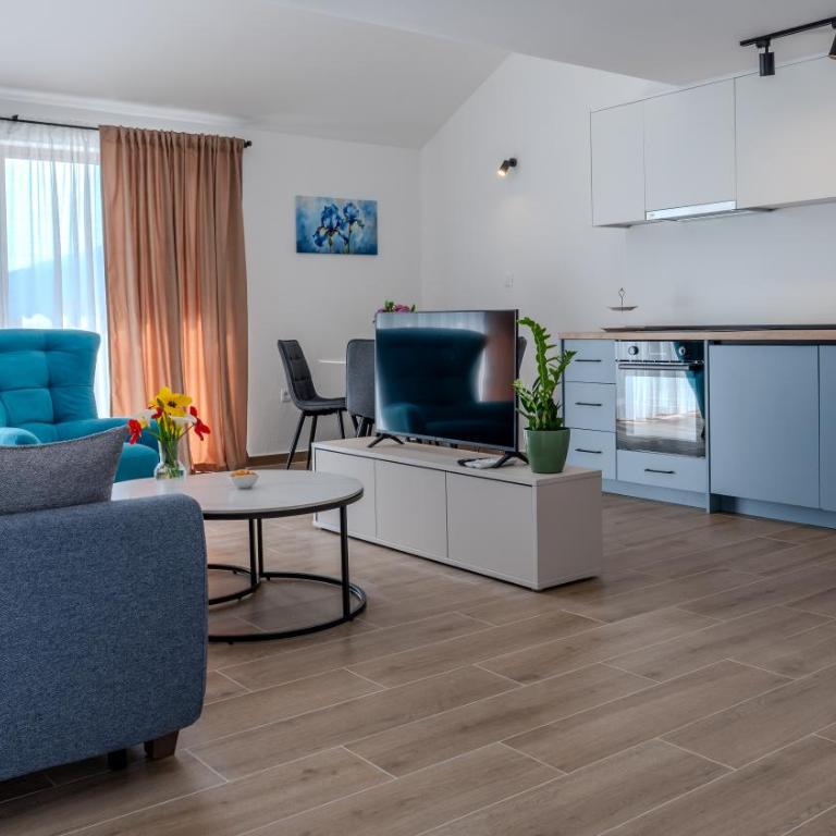 Hill House Orahovac - Two-Bedroom Apartment - 11