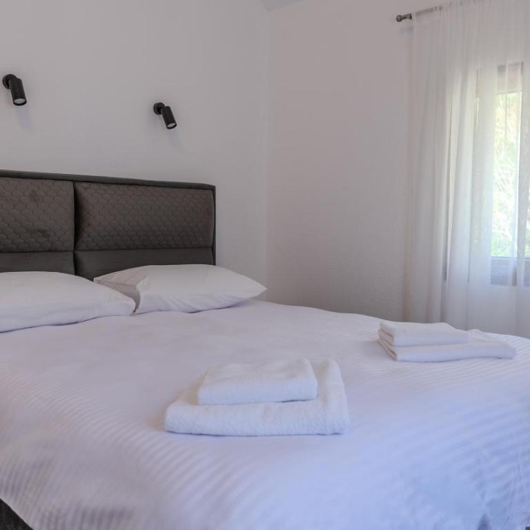 Hill House Orahovac - Two-Bedroom Apartment - 18