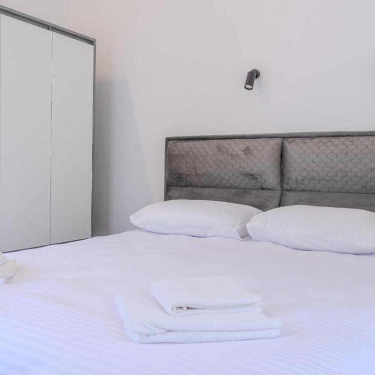 Hill House Orahovac - Two-Bedroom Apartment - 17