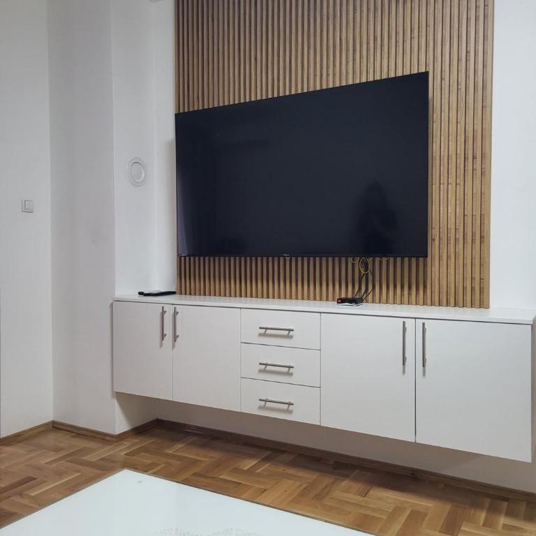 Apartment Dora Deluxe - Apartman sa 1 Spavaćom Sobom i Balkonom - 4