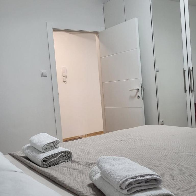 Apartment Dora Deluxe - Apartman sa 1 Spavaćom Sobom i Balkonom - 3
