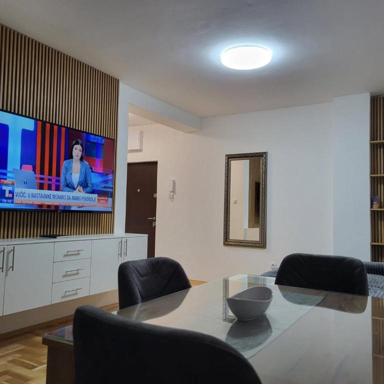 Apartment Dora Deluxe - Apartman sa 1 Spavaćom Sobom i Balkonom - 1