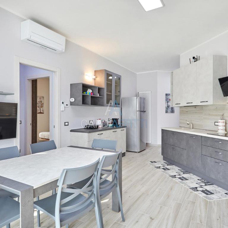 Domus Garda - Piscina e terrazza nel cuore di Sirmione - Appartamento con 2 Camere da Letto - 2