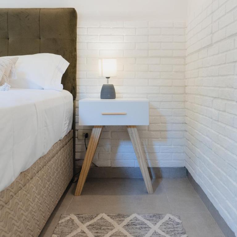 Habitación en casa colonial con jardín y piscina - Centro de Asunción - Wifi Full - One-Bedroom Apartment - 12