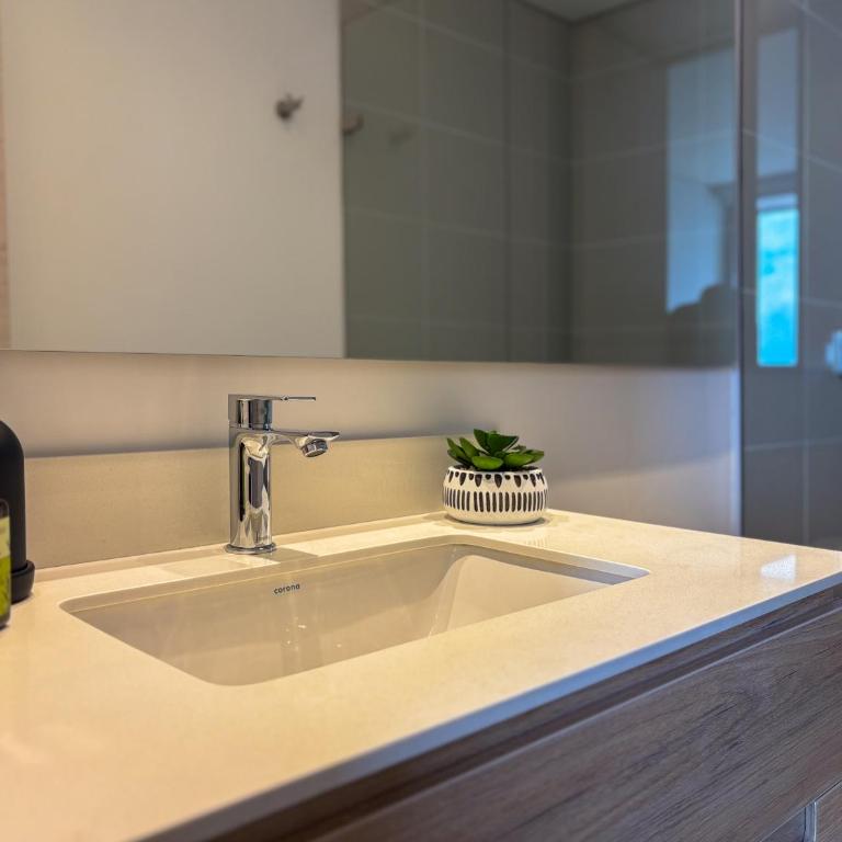 Grand By Linares 1211 Private Balcony & City Skyline Views - Apartamento Deluxe de 2 dormitorios con balcón - 4