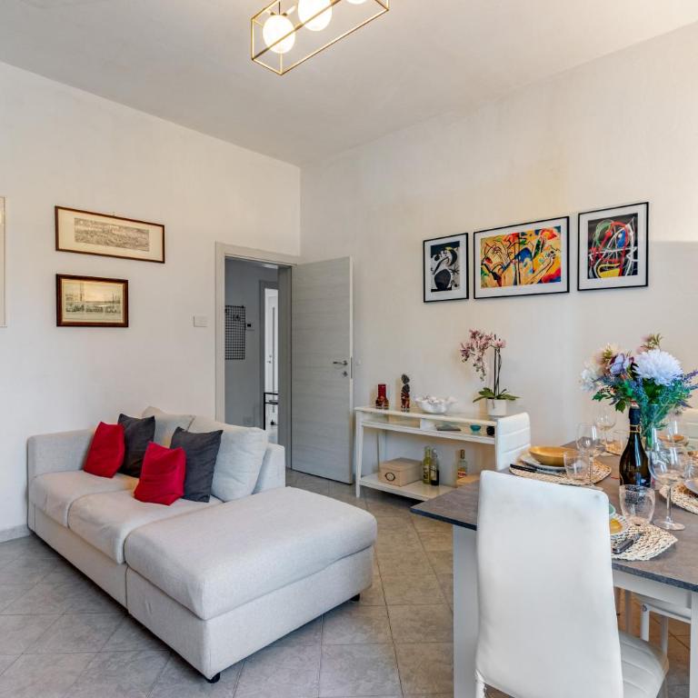 Hostly Santo Stefano Tower View Apartment - Appartamento con 3 Camere da Letto e con Balcone - 5