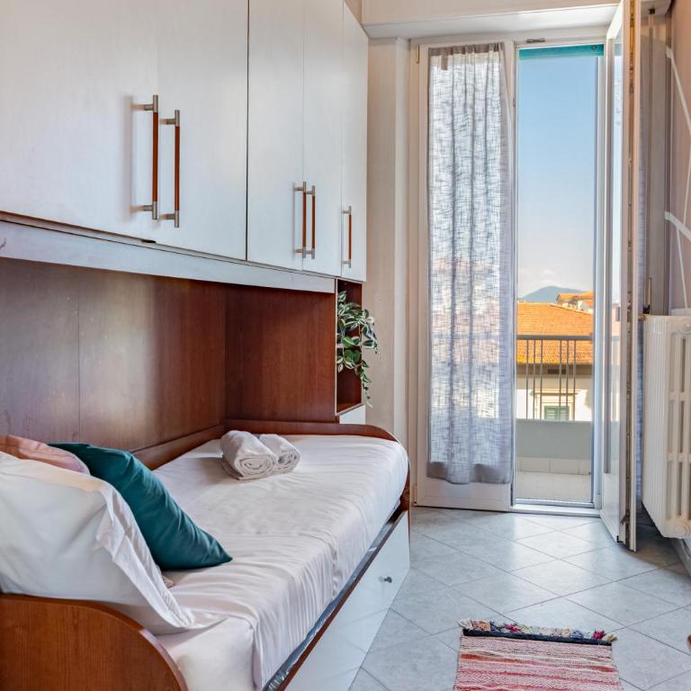 Hostly Santo Stefano Tower View Apartment - Appartamento con 3 Camere da Letto e con Balcone - 28