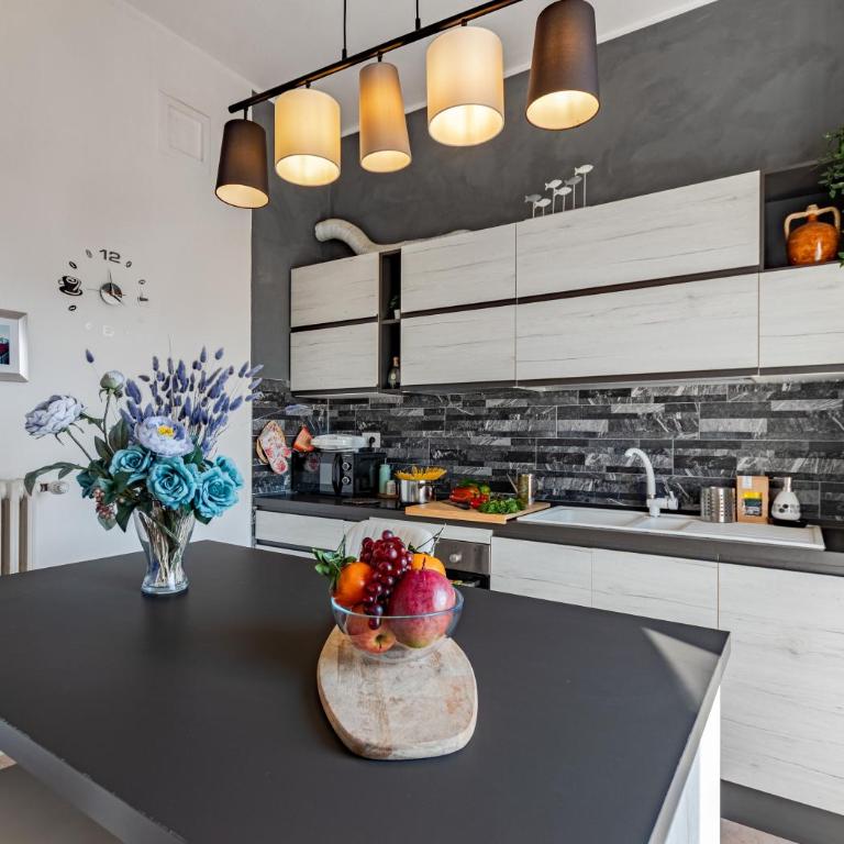 Hostly Santo Stefano Tower View Apartment - Appartamento con 3 Camere da Letto e con Balcone - 14