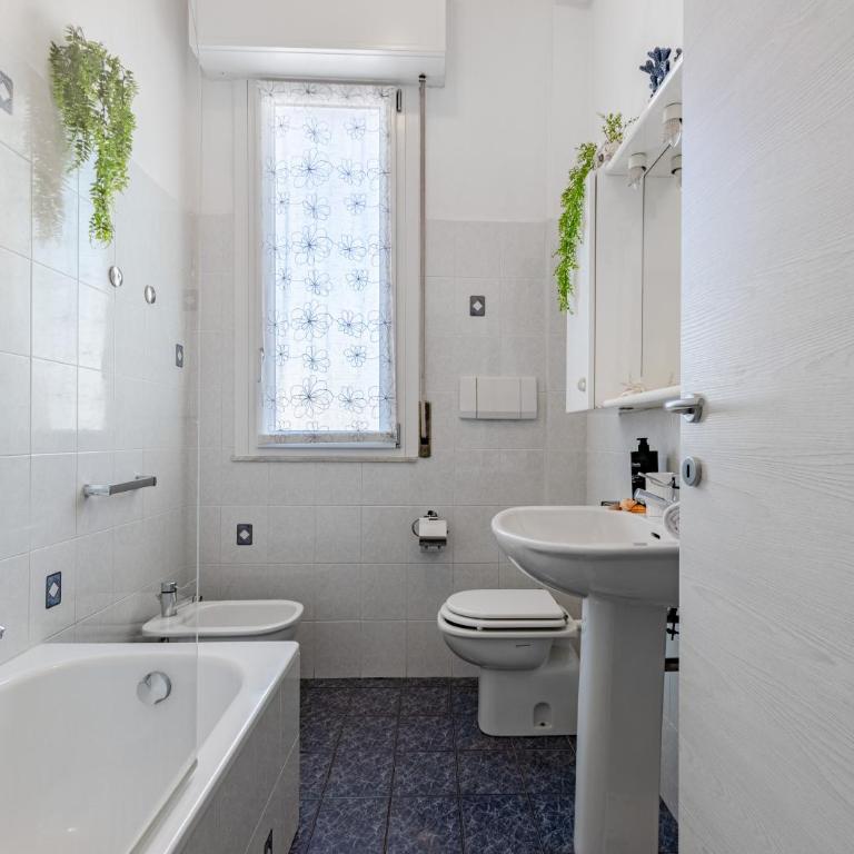 Hostly Santo Stefano Tower View Apartment - Appartamento con 3 Camere da Letto e con Balcone - 32