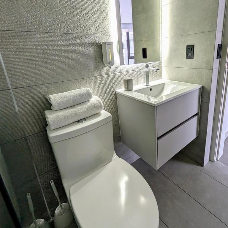 Luxury Studio Corazón Financiero, Gym, Piscina & Rooftop - One-Bedroom Apartment - 24