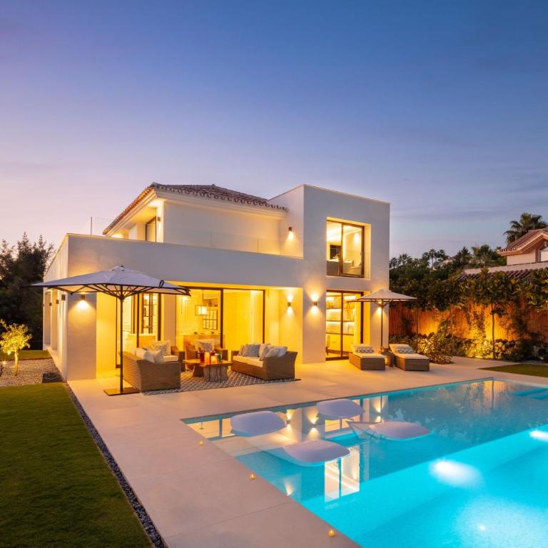 Villa with Private Heated Pool Steam Room Jacuzzi & Gym - Villa - 1