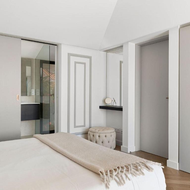 Villa with Private Heated Pool Steam Room Jacuzzi & Gym - Villa - 23