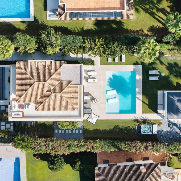 Villa with Private Heated Pool Steam Room Jacuzzi & Gym - Villa - 35