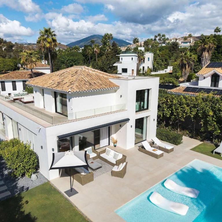 Villa with Private Heated Pool Steam Room Jacuzzi & Gym - Villa - 34