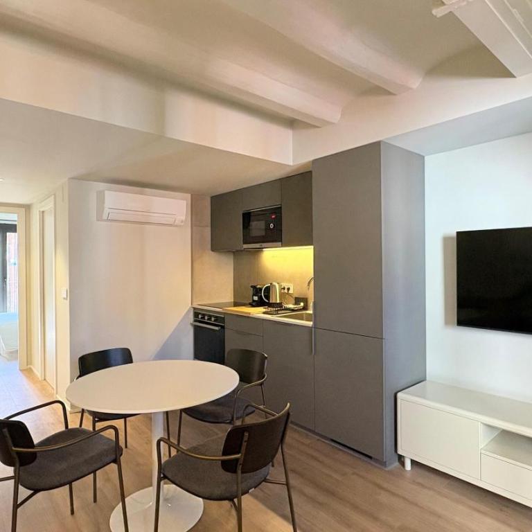 Lux Apartments Park Glories - Deluxe One-Bedroom Apartment - 4
