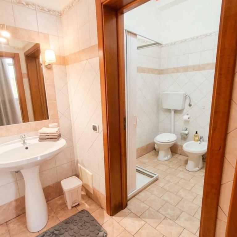 Lupiae Rooms Lecce Centro Guest House - Camera Matrimoniale Deluxe con 1 Letto Supplementare - 2