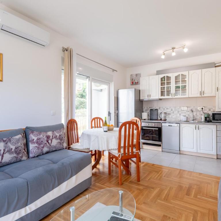 Nest Living Apartment - 7 min by walk 'till beautifull Beach - One-Bedroom Apartment - 6