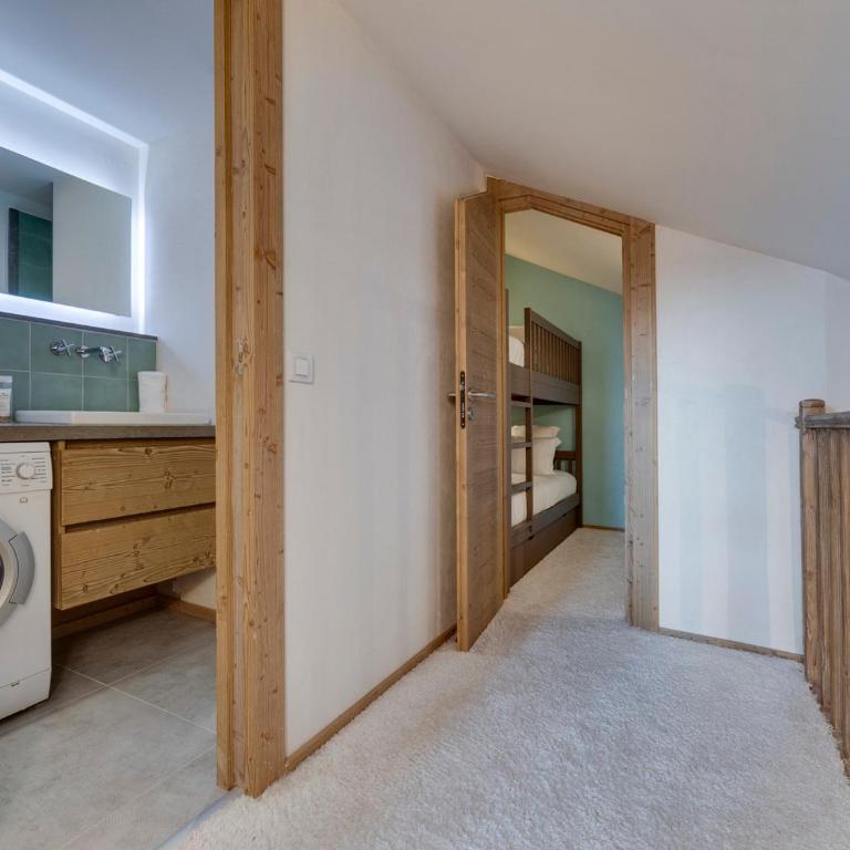 Appartement Duplex Rénové: 3 Pièces, 40m², Parking, Proche Centre Val d'Isère - FR-1-567-96 - Apartment - 8