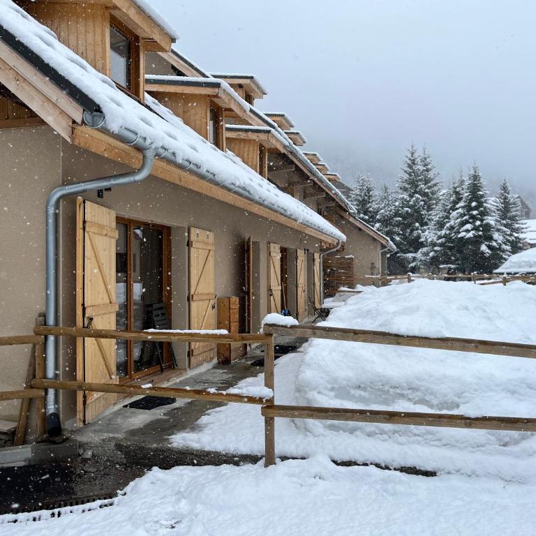 Bel appart neuf et cosy, jardinet, magnifique vue - Appartement 3 Chambres - 25