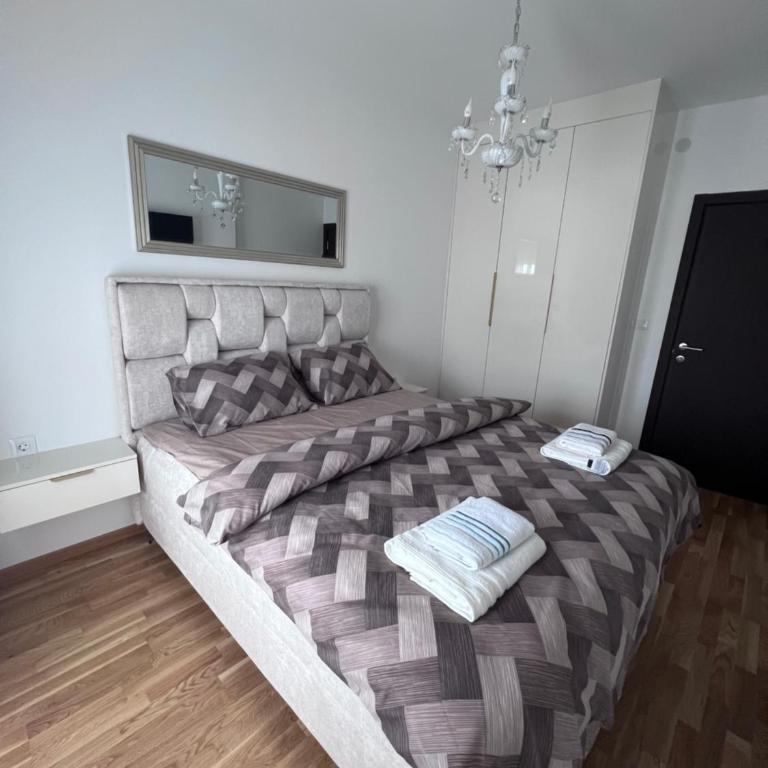 Golden Lux Apartment - One-Bedroom Apartment - 7