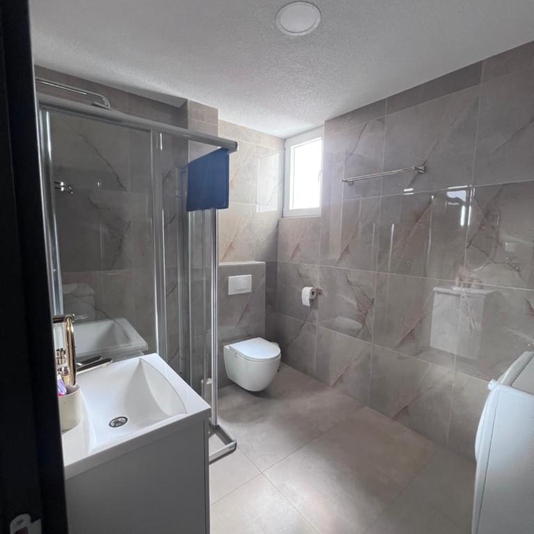 Golden Lux Apartment - One-Bedroom Apartment - 10