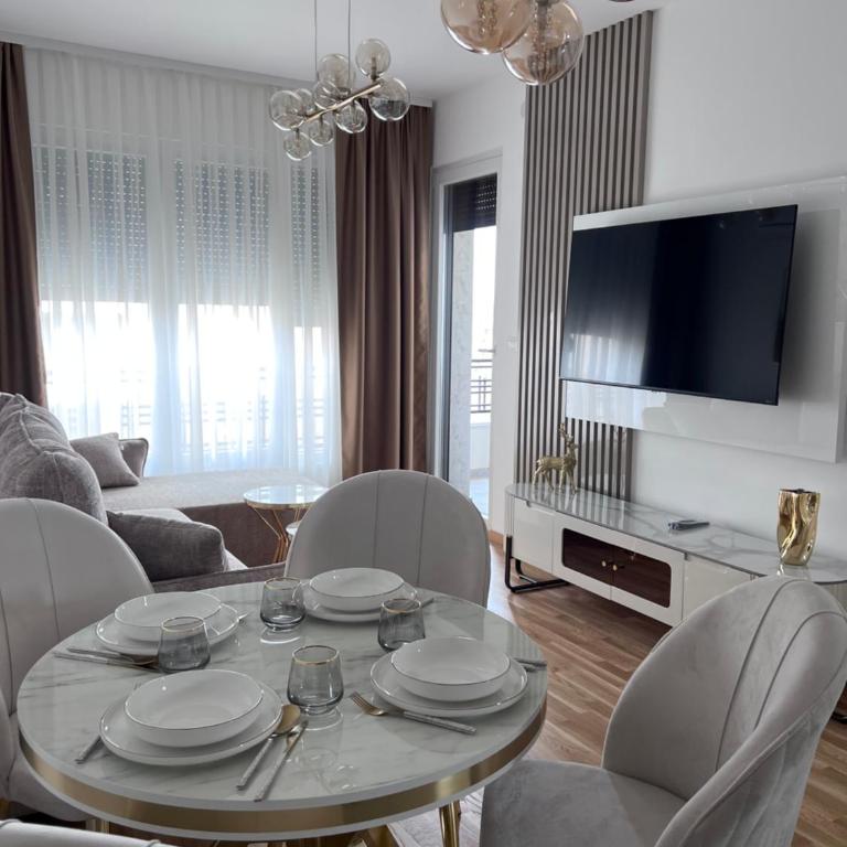 Golden Lux Apartment - One-Bedroom Apartment - 4