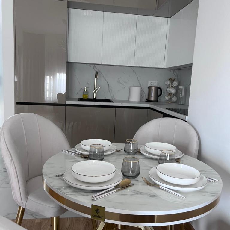 Golden Lux Apartment - One-Bedroom Apartment - 6