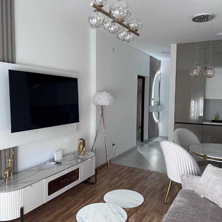Golden Lux Apartment - One-Bedroom Apartment - 2