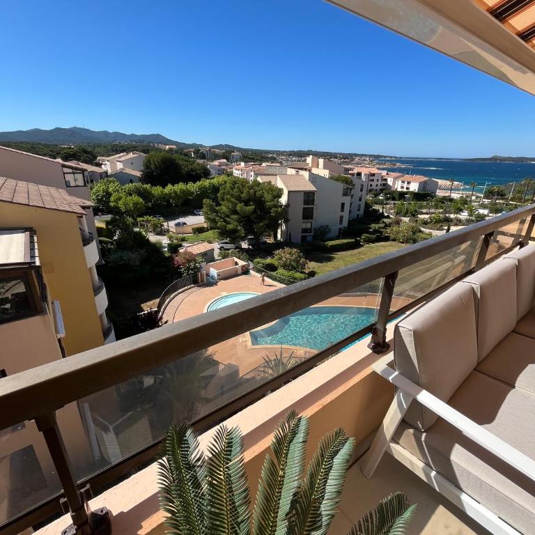 TOUT A PIED Dernier étage Vue imprenable EST-SUD OUEST mer -plage 100m-box - One-Bedroom Apartment - 1