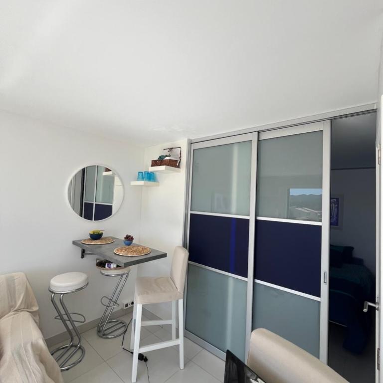 TOUT A PIED Dernier étage Vue imprenable EST-SUD OUEST mer -plage 100m-box - One-Bedroom Apartment - 17