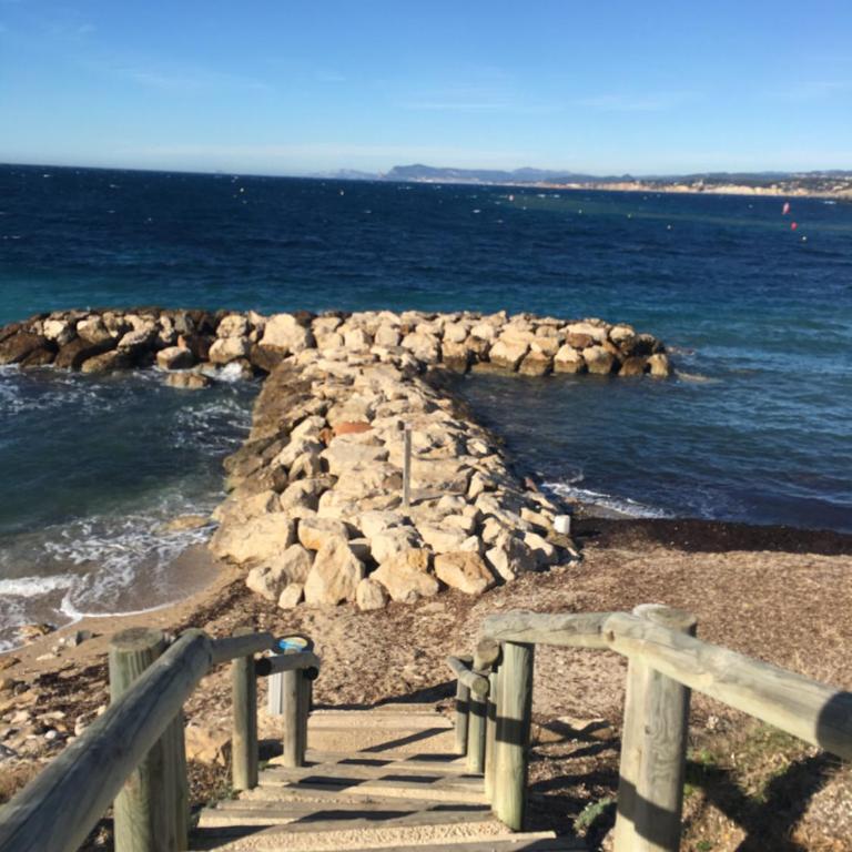 TOUT A PIED Dernier étage Vue imprenable EST-SUD OUEST mer -plage 100m-box - One-Bedroom Apartment - 32