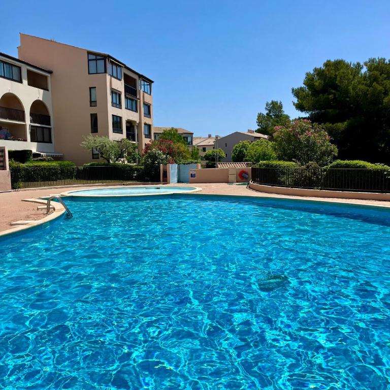 TOUT A PIED Dernier étage Vue imprenable EST-SUD OUEST mer -plage 100m-box - One-Bedroom Apartment - 4