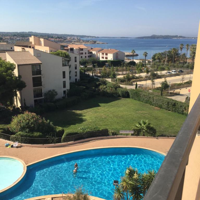 TOUT A PIED Dernier étage Vue imprenable EST-SUD OUEST mer -plage 100m-box - One-Bedroom Apartment - 3