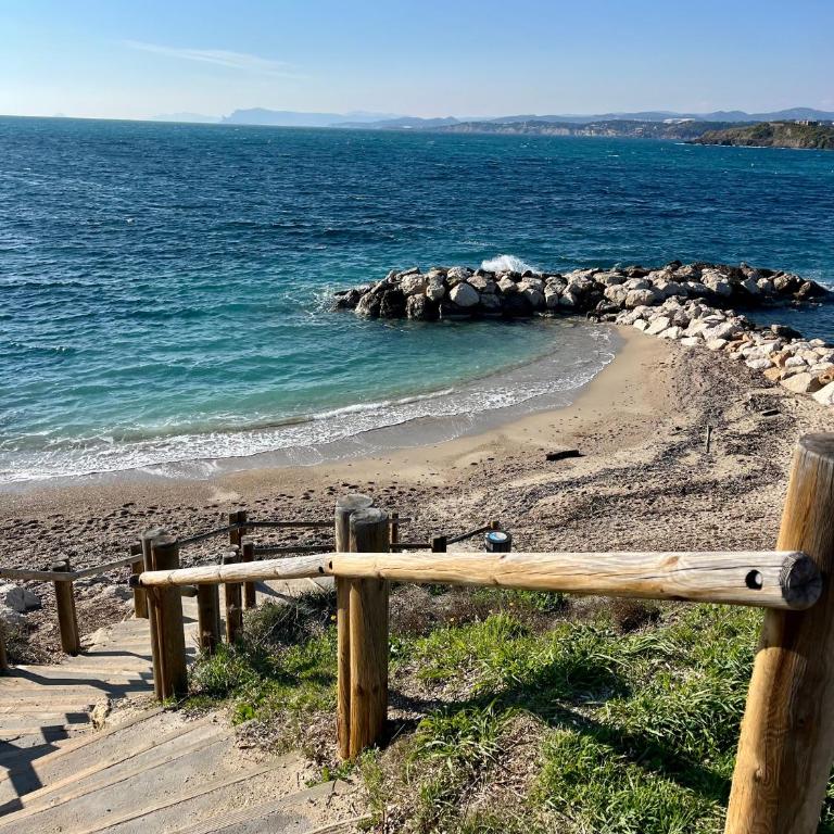 TOUT A PIED Dernier étage Vue imprenable EST-SUD OUEST mer -plage 100m-box - One-Bedroom Apartment - 31