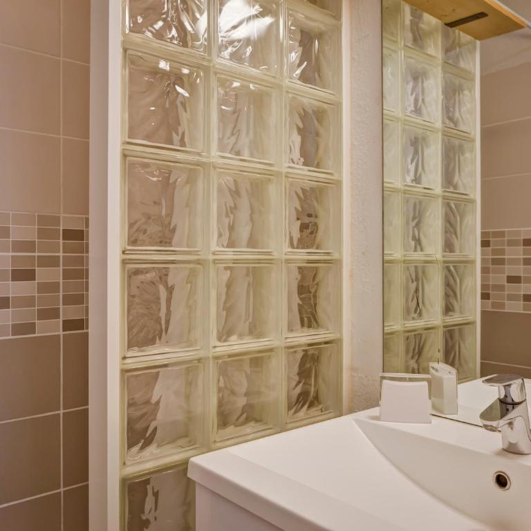 Studio 2* Centre-ville, Animaux admis, Parking, Wi-Fi - Studio - 9