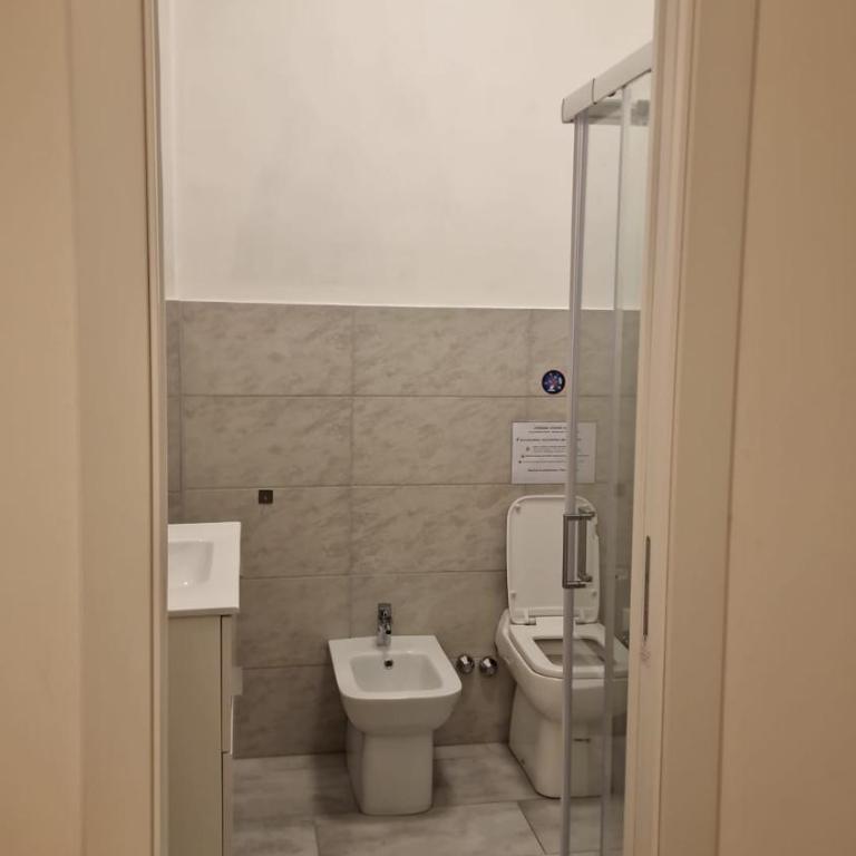 Smart Arena Rooms - 10 minuti dall'Arena - Camera Matrimoniale con Bagno in Comune - 4