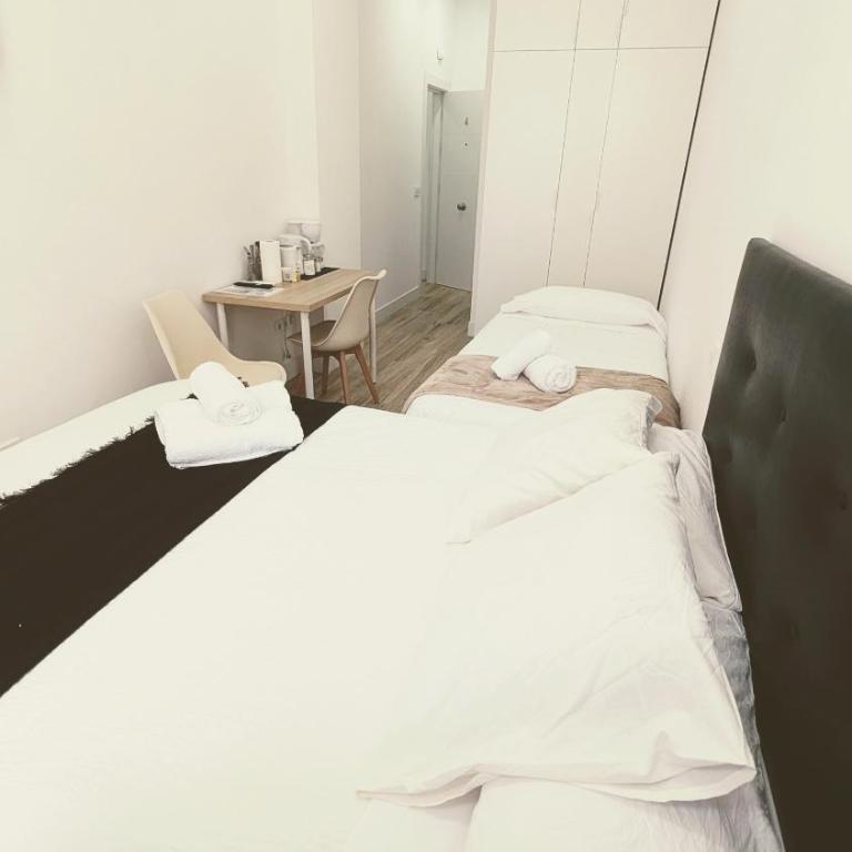Lofts IFEMA CH - Triple Room with Private Bathroom - 4
