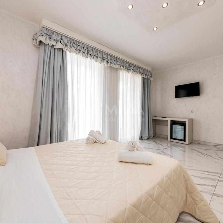 Riviera Luxury Rooms - Deluxe Double Room with Balcony - 6